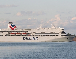 Tallink ship by EnDumEn/creative commons